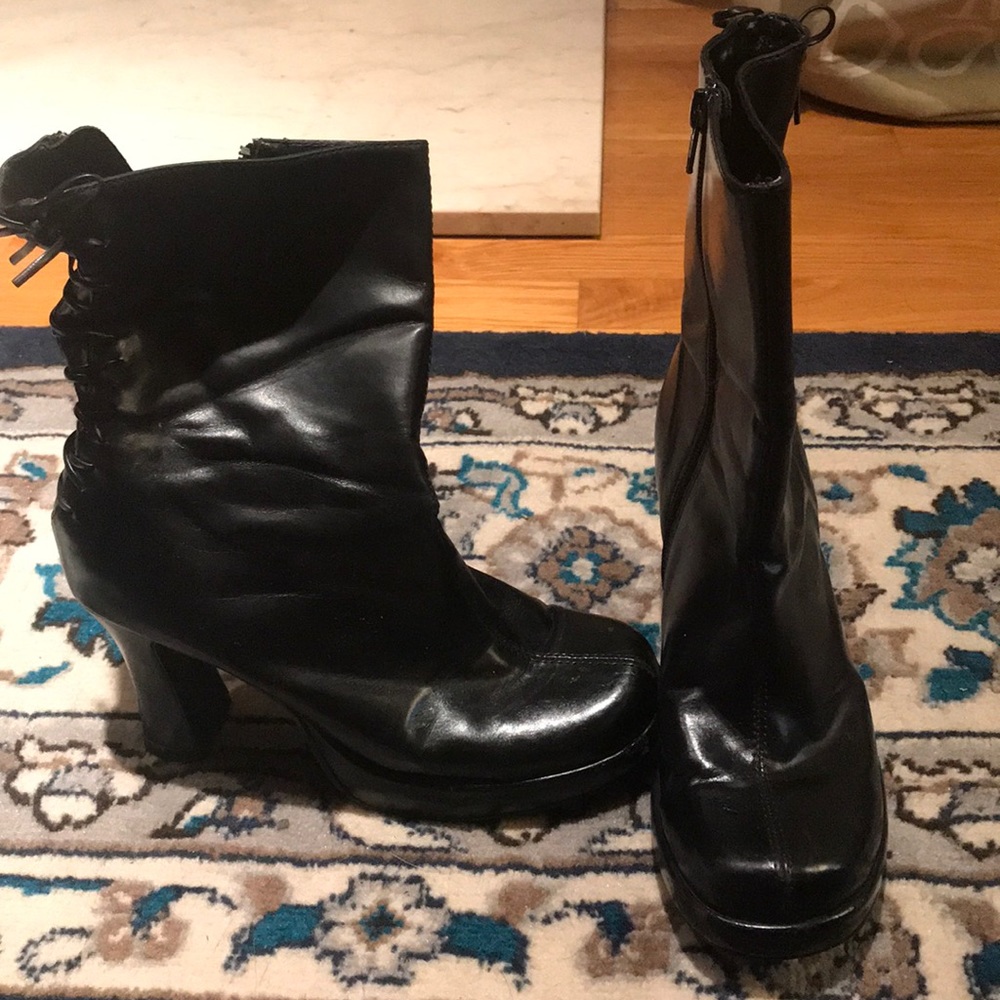 Black platform heels! 🖤 - Picture 2 of 2